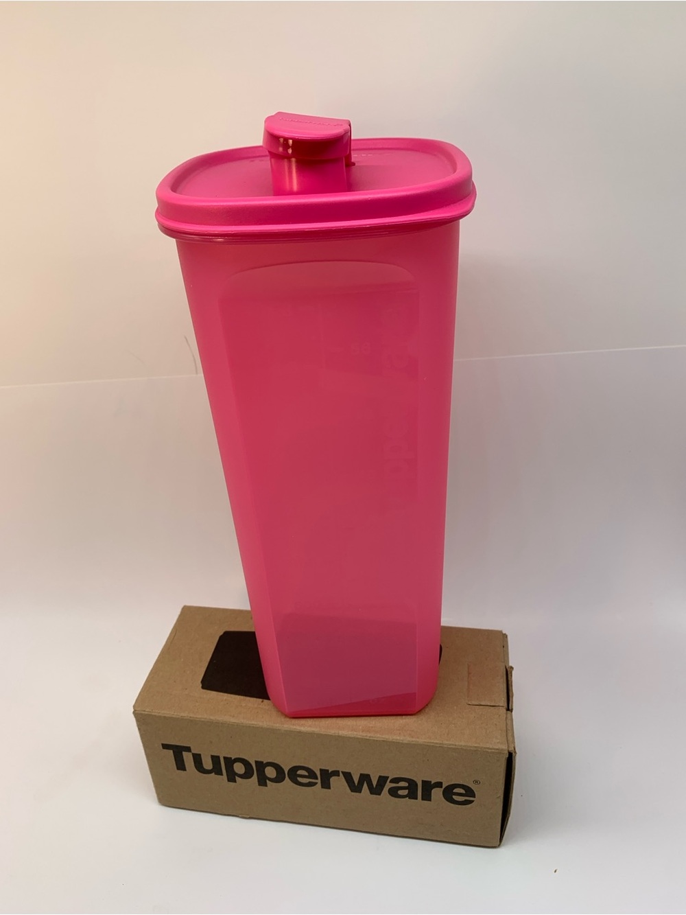 Tupperware Bottle Fridge Water
2 Liter Pink Color